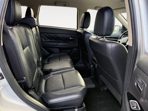 Used 2018 Mitsubishi Outlander SEL image 18