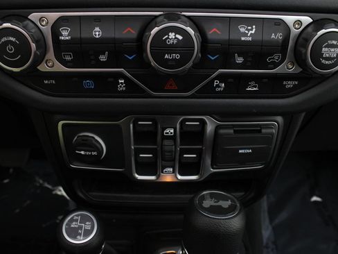 Used 2025 Jeep Wrangler Unlimited Sahara w/ Safety Group AWD/4WD image 6