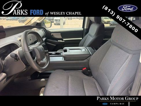 Used 2025 Ford Expedition Active RWD image 7