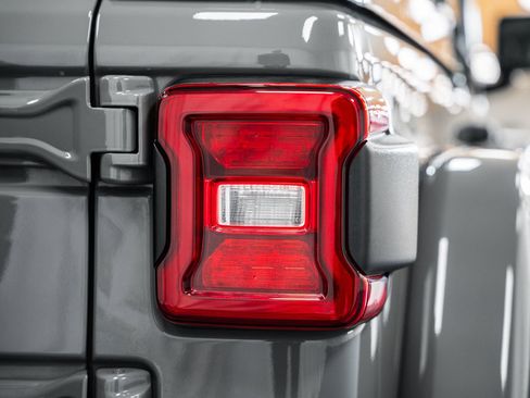 Used 2023 Jeep Wrangler Unlimited Rubicon 392 image 21