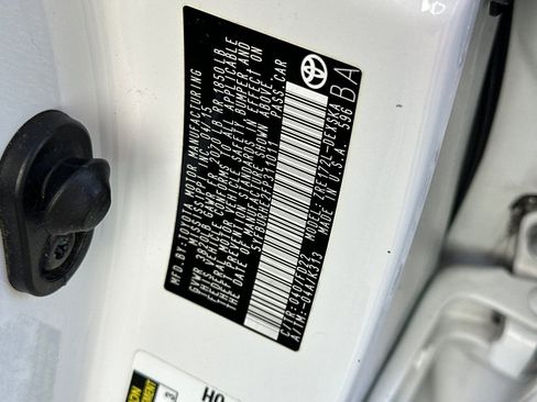 Used 2015 Toyota Corolla S image 32