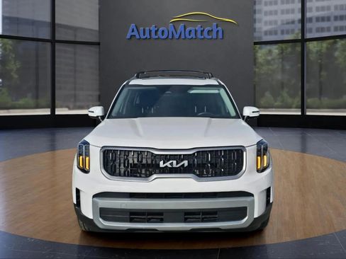 Used 2024 Kia Telluride EX image 3