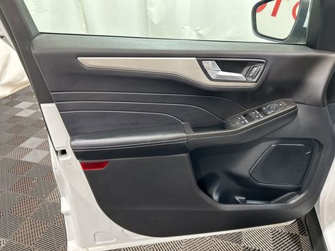 Used 2021 Ford Escape SE image 22