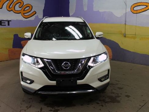 Used 2017 Nissan Rogue SV AWD/4WD image 3