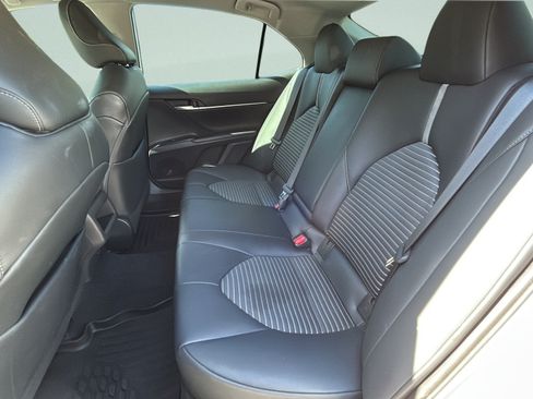 Used 2020 Toyota Camry SE w/ Convenience Package FWD image 10
