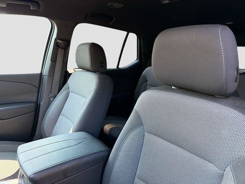 Used 2022 Chevrolet Traverse LT FWD image 18