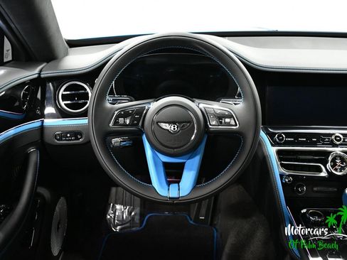 Used 2025 Bentley Flying Spur Plug-In Hybrid image 29