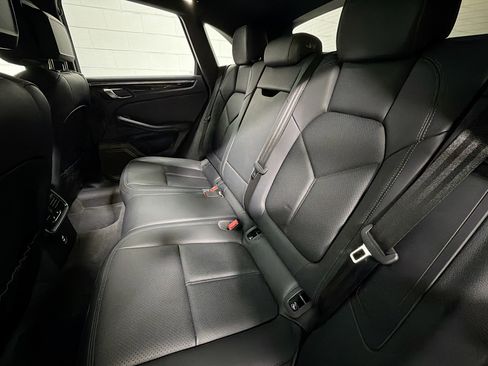 Used 2025 Porsche Macan image 22