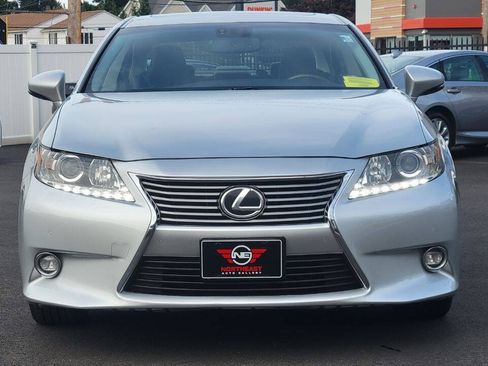 Used 2014 Lexus ES 350 w/ Luxury Package FWD image 3