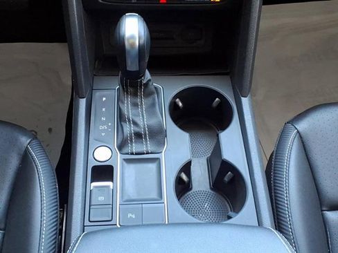 Used 2021 Volkswagen Atlas Cross Sport SE w/ Panoramic Sunroof Package image 22