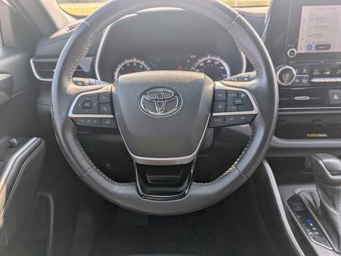 Used 2023 Toyota Highlander XSE FWD image 24