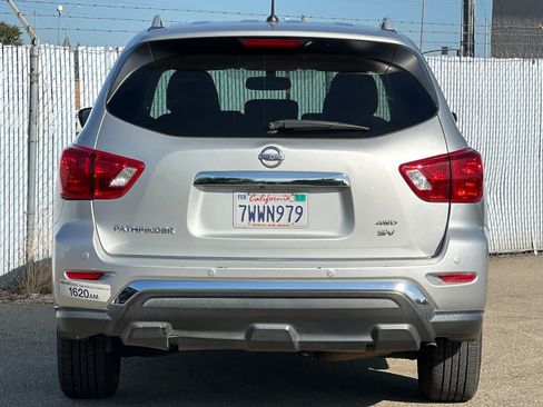 Used 2017 Nissan Pathfinder SV AWD/4WD image 4