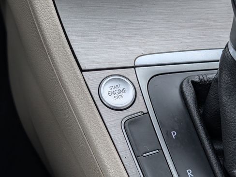 Used 2015 Volkswagen Golf TDI S image 29