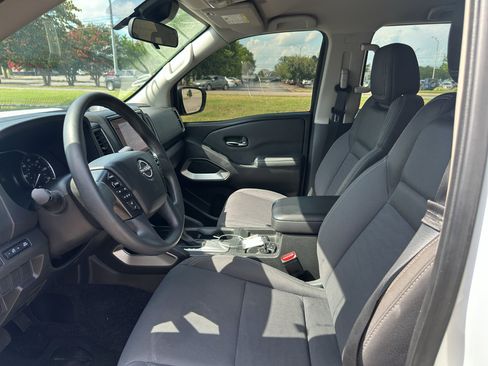 Used 2024 Nissan Frontier SV RWD image 18