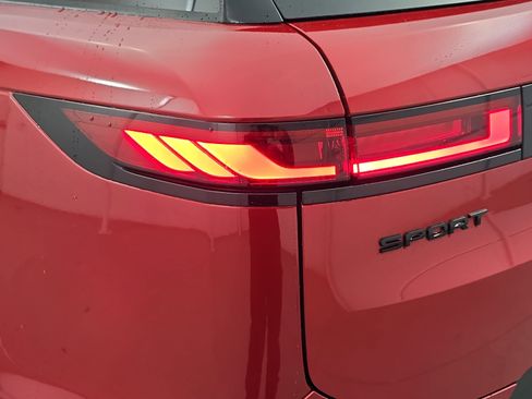 Certified 2025 Land Rover Range Rover Sport SE image 34