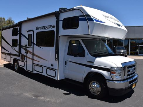 Used 2022 Ford E-450 and Econoline 450 Super Duty w/ Motorhome Prep Package RWD image 7