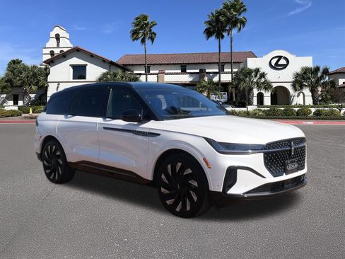 Used 2024 Lincoln Nautilus Reserve w/ Jet Appearance Package (87T) image 1