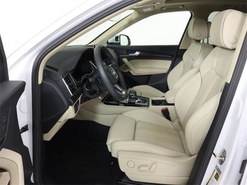 Certified 2025 Audi Q5 2.0T Premium Plus w/ Premium Plus Package image 12