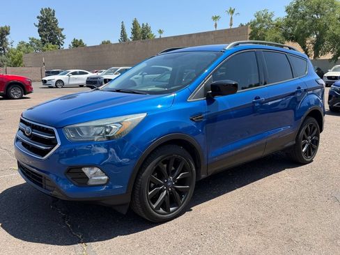 Used 2017 Ford Escape SE w/ SE Sport Appearance Package FWD image 2