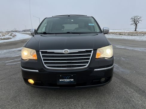 Used 2009 Chrysler Town & Country Limited w/ Entertainment Group #3 image 15