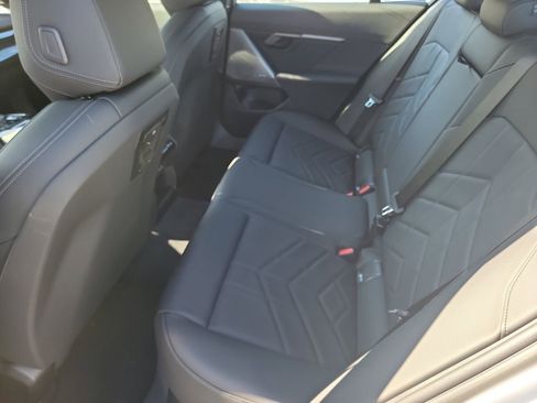 New 2025 BMW 530i xDrive w/ Premium Package image 9