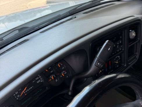 Used 2006 Chevrolet Silverado 2500 LT w/ Heavy-Duty Power Package RWD image 8
