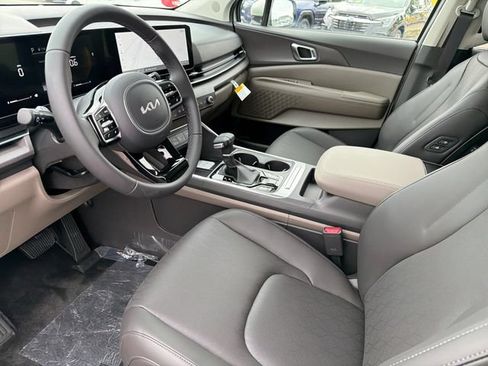 New 2026 Kia Carnival EX FWD image 18