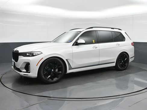 Used 2022 BMW X7 xDrive40i w/ Executive Package AWD/4WD image 3