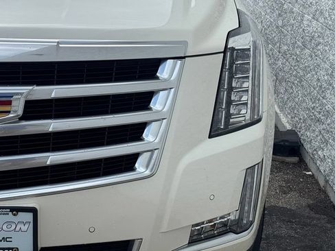 Used 2015 Cadillac Escalade Luxury AWD/4WD image 10