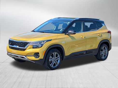 Used 2023 Kia Seltos S w/ Navigation Package AWD/4WD image 3