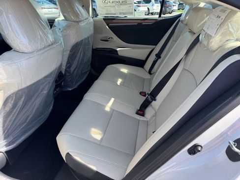 New 2025 Lexus ES 300h w/ Premium Package image 8