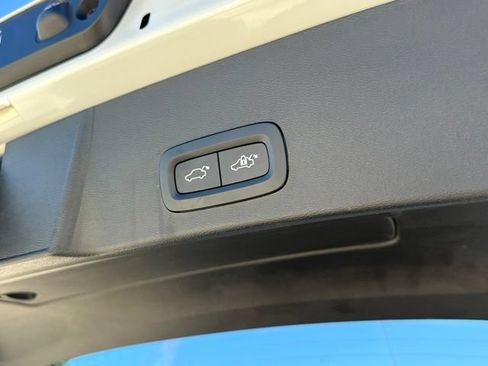 Certified 2024 Volvo XC40 B5 Plus w/ Climate Package AWD/4WD image 35
