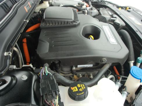 Used 2017 Ford Fusion SE w/ Equipment Group 601A FWD image 41