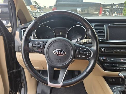 Used 2018 Kia Sedona SX Limited FWD image 9