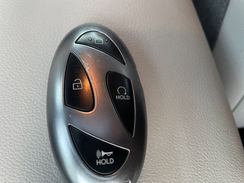 Used 2025 Hyundai Elantra Limited image 27