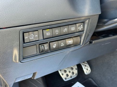 Used 2022 Toyota Tundra Limited w/ TRD Off-Road Package AWD/4WD image 20
