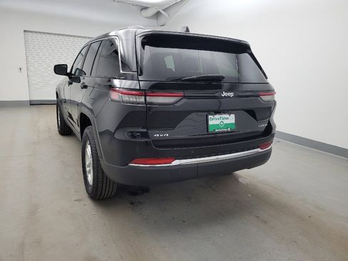 Used 2023 Jeep Grand Cherokee Laredo image 6