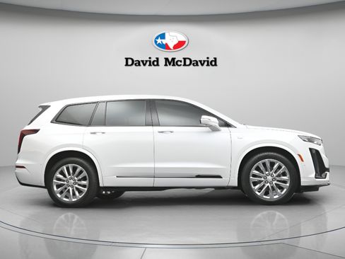 Used 2023 Cadillac XT6 Premium Luxury w/ Technology Package FWD image 41