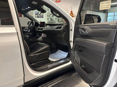 Used 2024 GMC Yukon SLT w/ SLT Luxury Package image 30