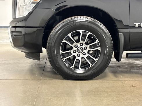 Used 2021 Nissan Titan SV w/ Accessory Utility Package image 9