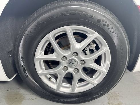 Used 2023 Chrysler Pacifica Touring-L FWD image 5