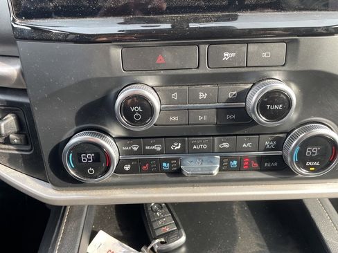 Used 2022 Ford Expedition XLT image 12