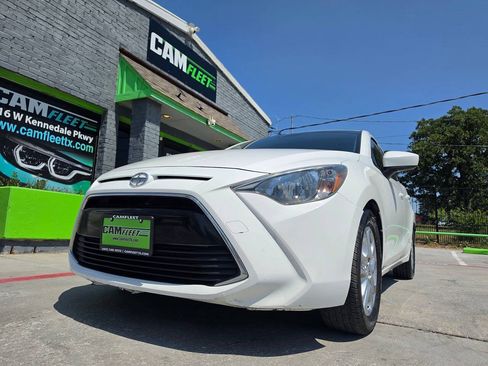 Used 2016 Scion iA FWD image 2