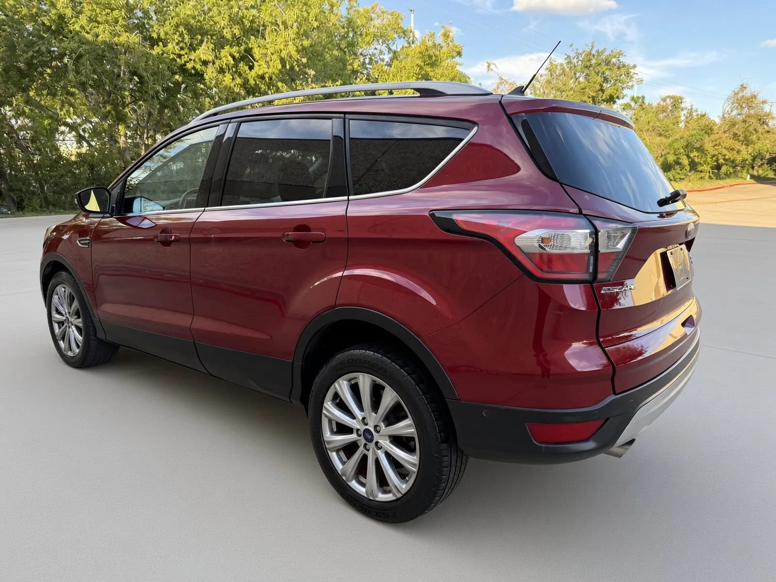 Used 2018 Ford Escape Titanium w/ Ford Safe & Smart Package AWD/4WD image 4
