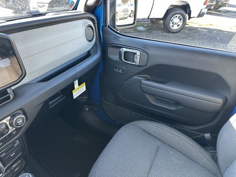 New 2026 Jeep Gladiator Sport image 25