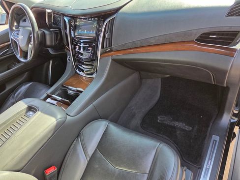 Used 2019 Cadillac Escalade Premium Luxury w/ Escalade Sport Edition AWD/4WD image 24