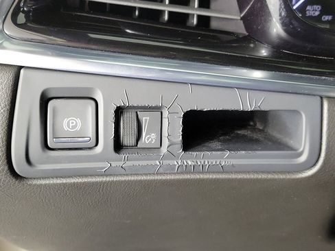 Used 2023 Cadillac XT6 Luxury FWD image 32