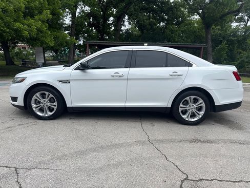 Used 2017 Ford Taurus SE FWD image 7