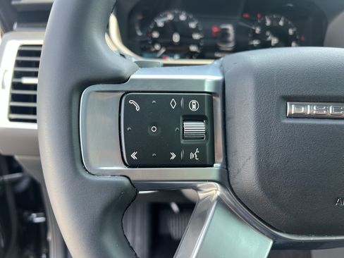 Certified 2025 Land Rover Discovery S AWD/4WD image 23