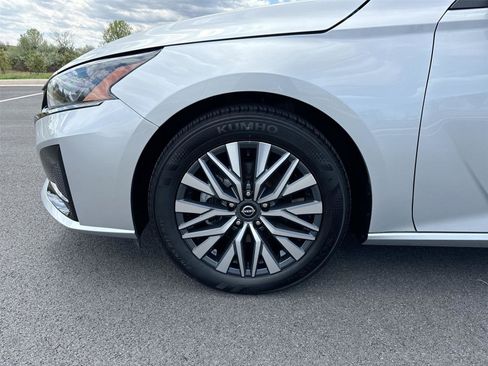 Used 2025 Nissan Altima 2.5 SV FWD image 10